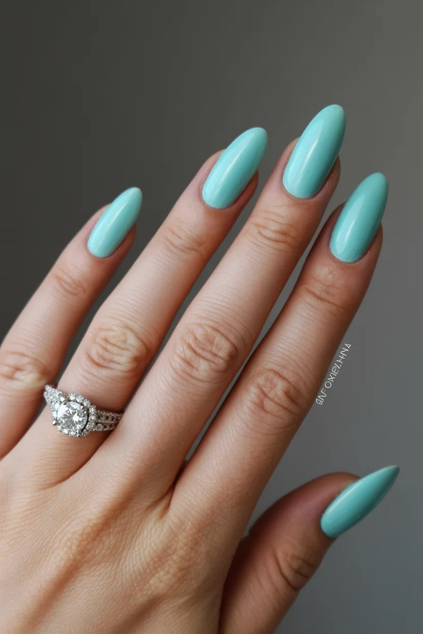 bright summer nails 2026 Mint Aqua Nails Deliver a Fresh Coastal Mood