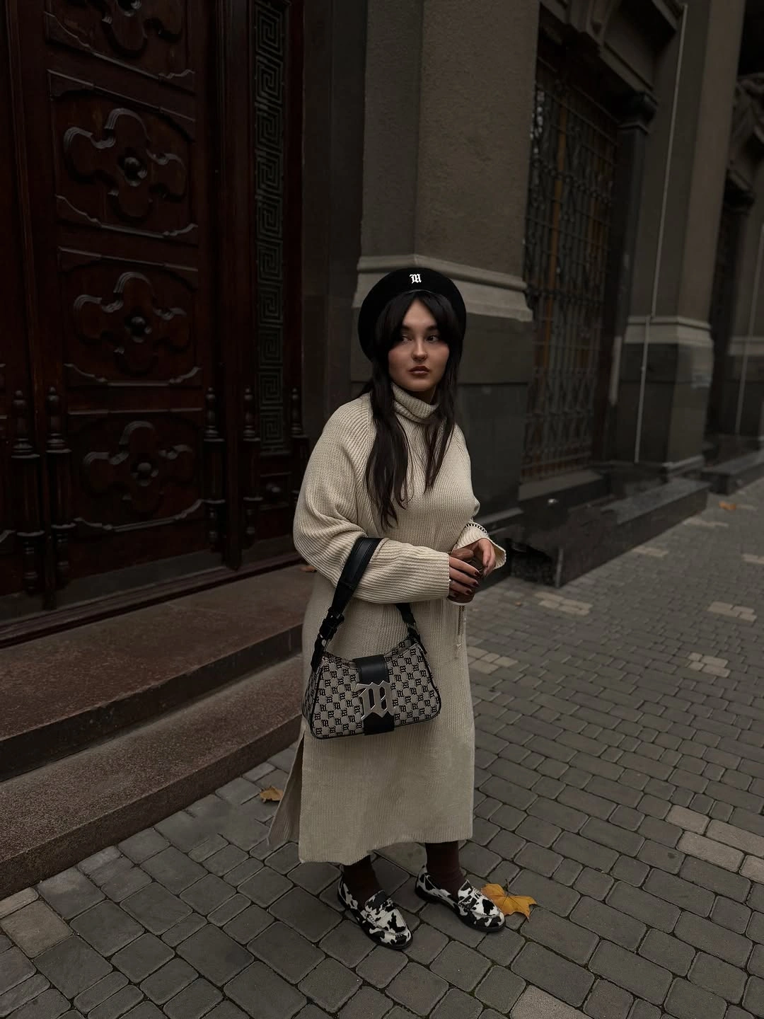 cozy & chic autumn outfits for women 2026 Relaxed Knit Dresses with Vintage Accessories