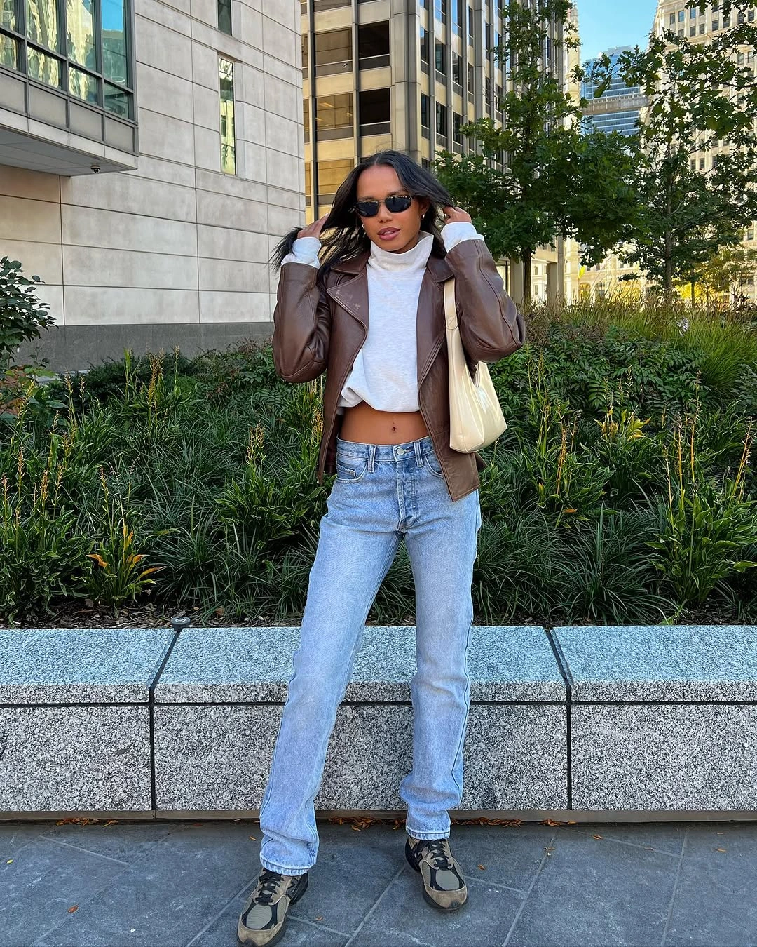 early fall outfits 2026 Brown Leather Jacket and Relaxed Denim for Modern City Style