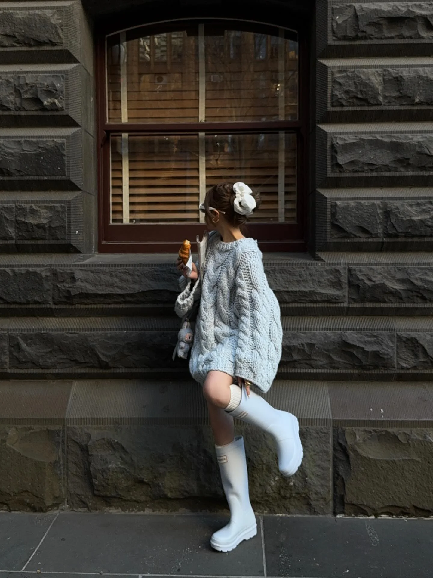 early fall outfits 2026 Oversized Cable Knit Sweater with Rain Boots for Cozy City Walks