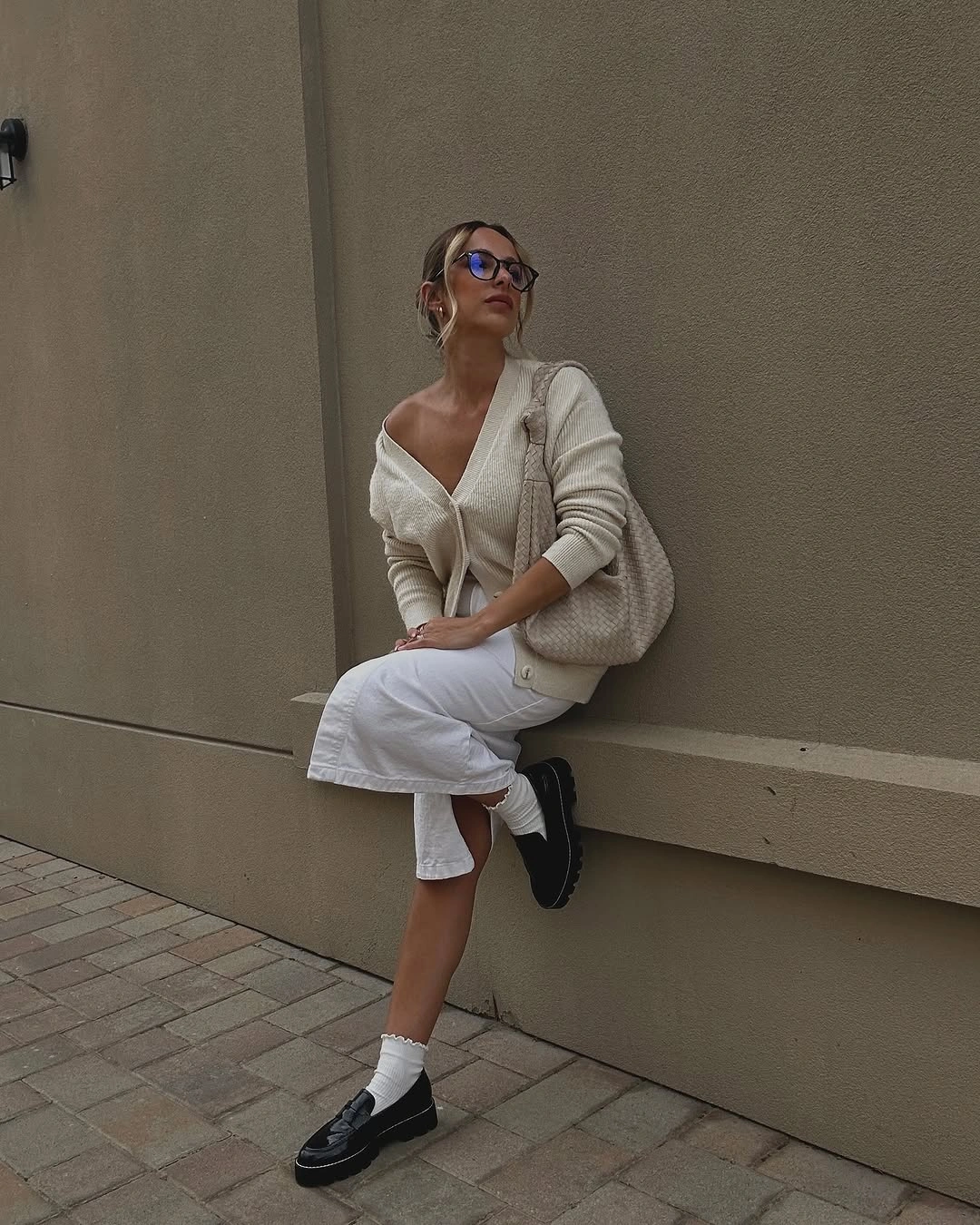 early fall outfits 2026 Cream Cardigan and White Denim for Quiet Luxury Style