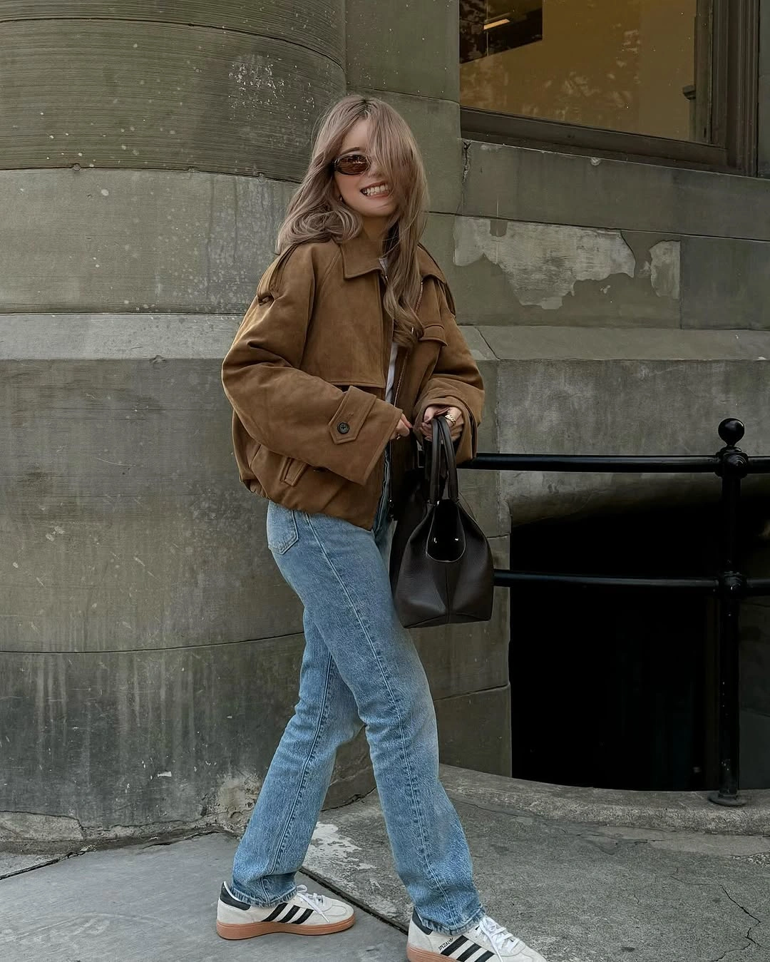 early fall outfits 2026 Relaxed Suede Jacket with Light Denim for Everyday City Style