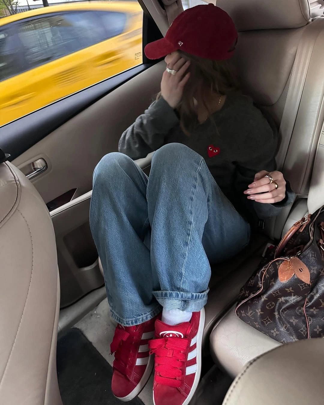 early fall outfits 2026 Oversized Sweatshirt and Vintage Denim for Casual Travel Days