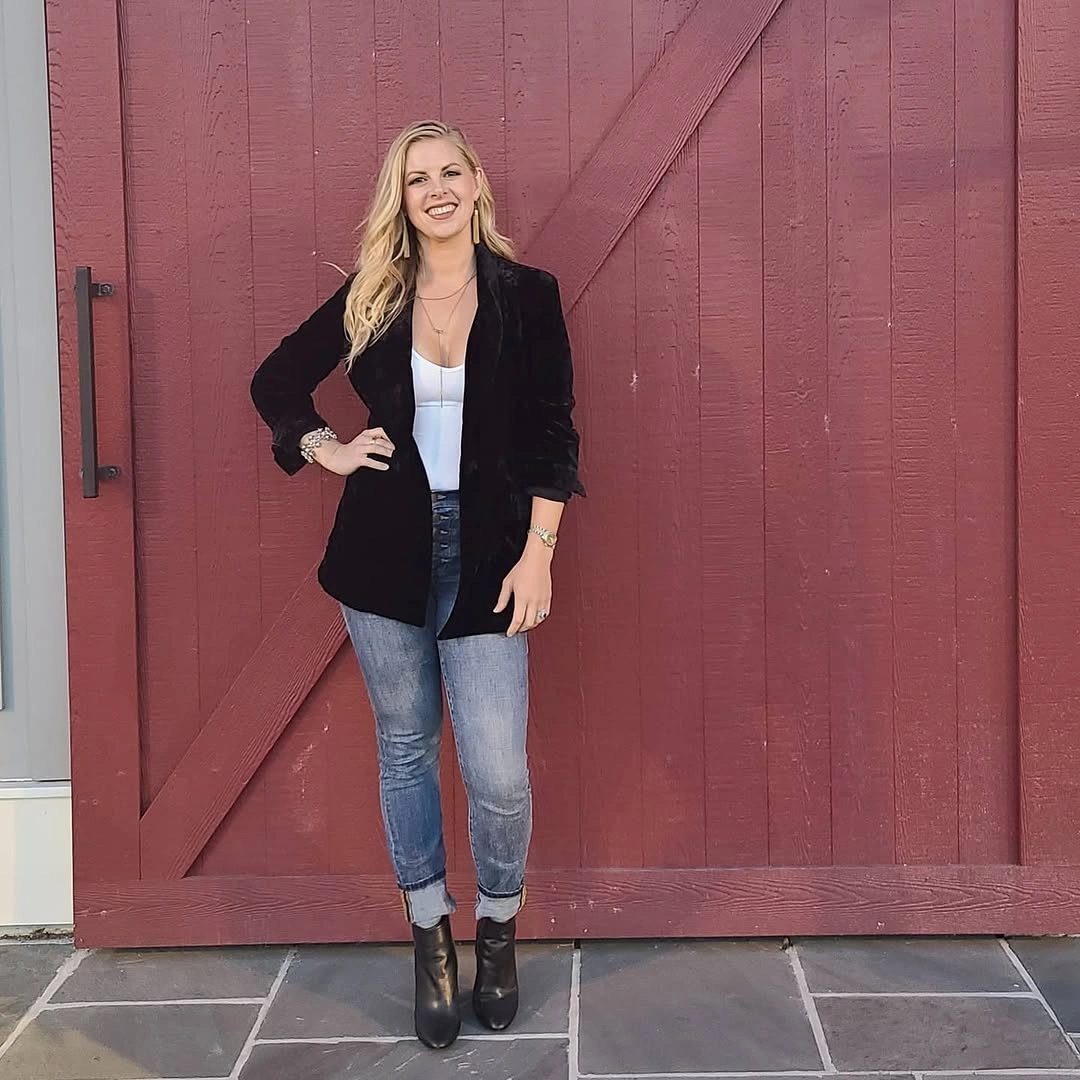fall date night outfits 2026 Black Velvet Blazer with Cuffed Denim