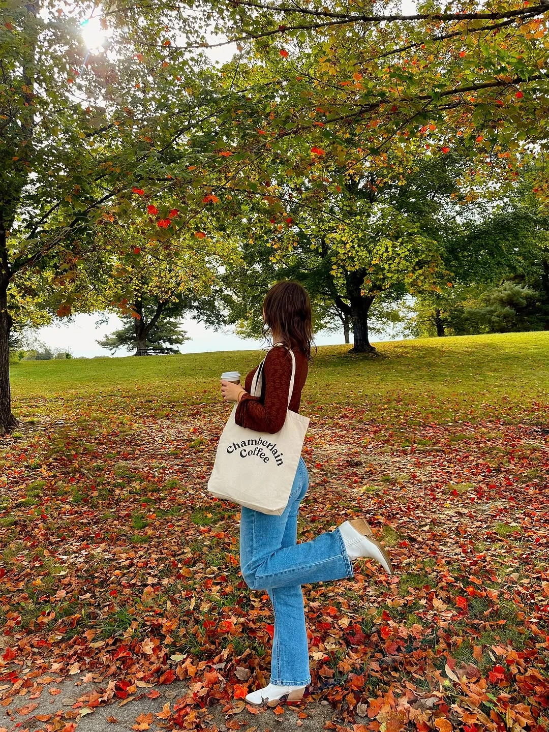 fall mom outfits 2026 Minimal Denim Looks That Let Autumn Speak for Itself
