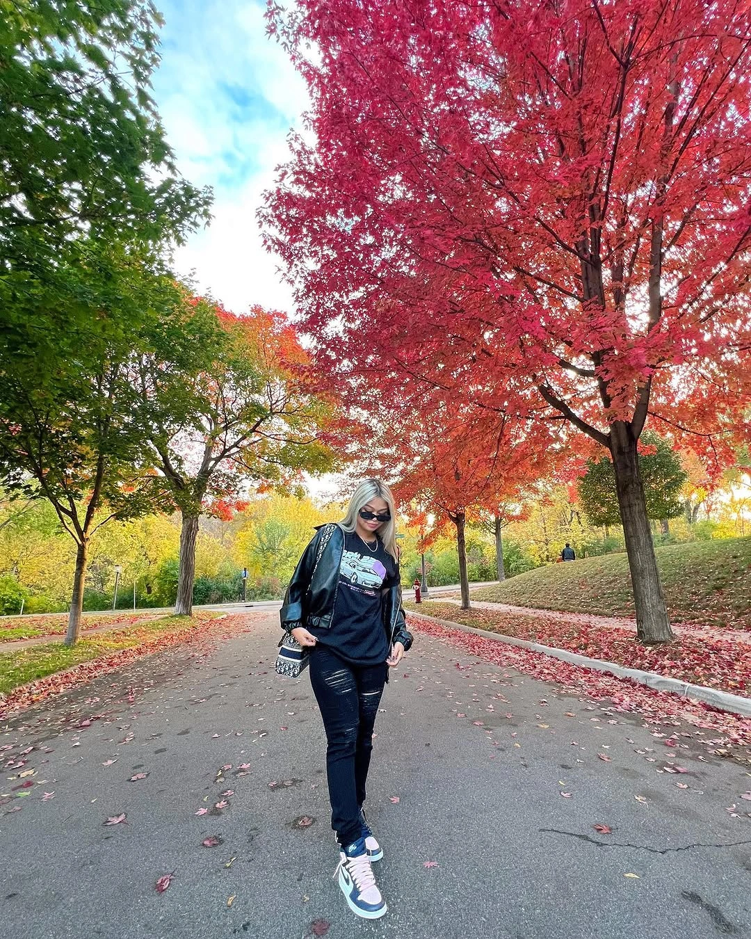 fall travel outfits 2026 Edgy Black Layers That Make Every Autumn Walk Feel Effortless