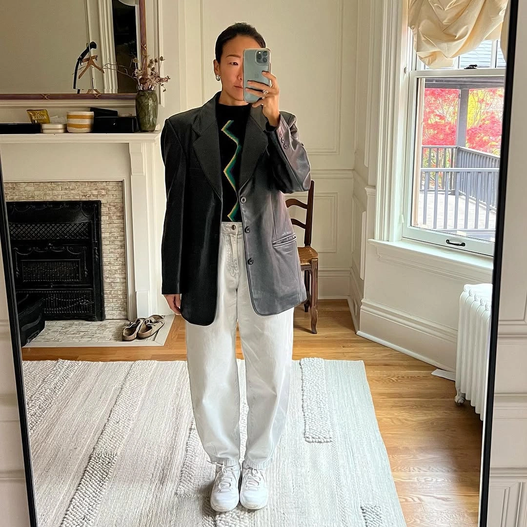 fall travel outfits 2026 Minimal Black And White Layers With Timeless Appeal
