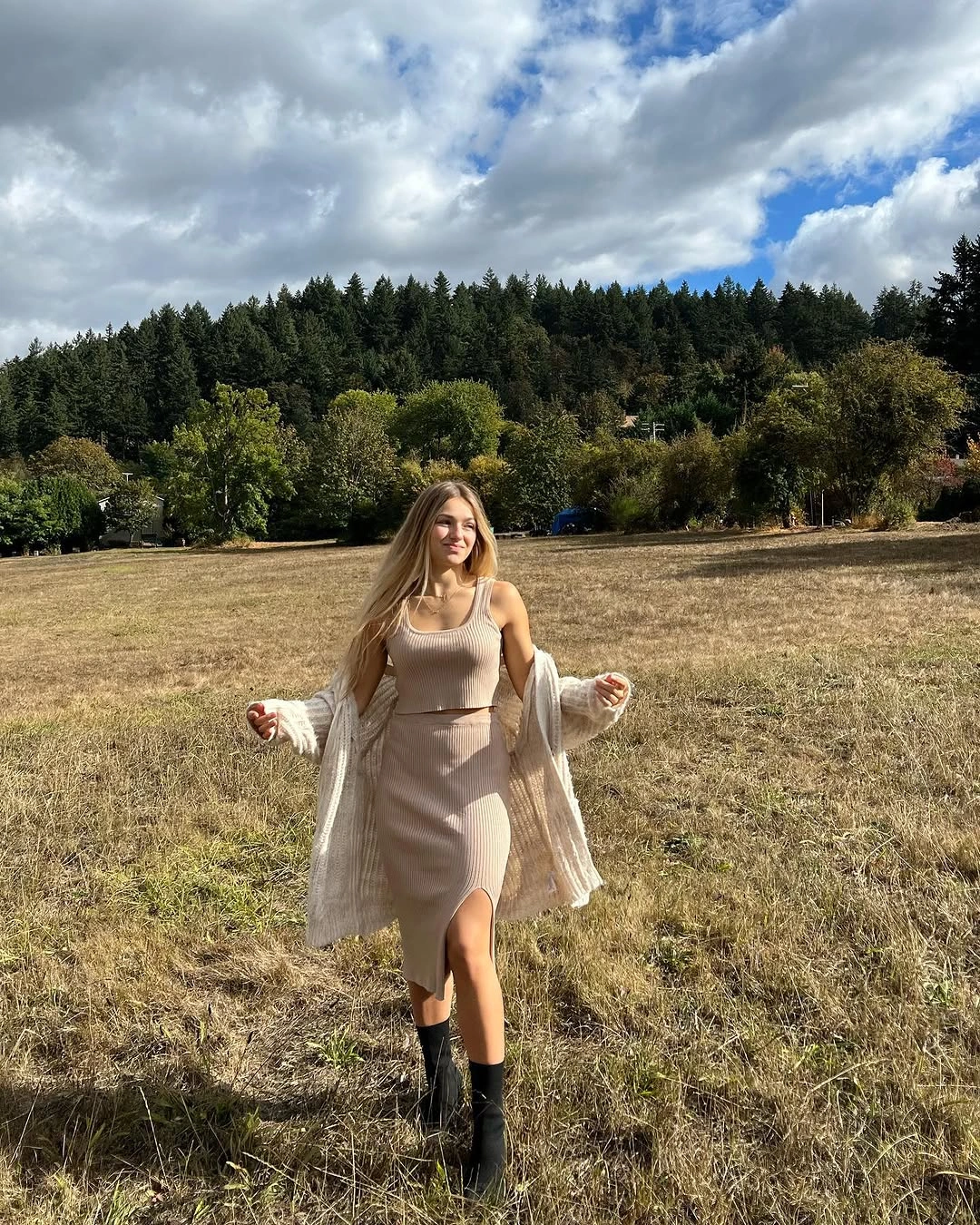 fall travel outfits 2026 Soft Neutral Knits For Relaxed Countryside Escapes