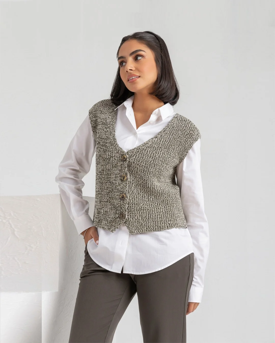 fall vest outfits for women 2026 Knitted Button Vests Bring Timeless Elegance