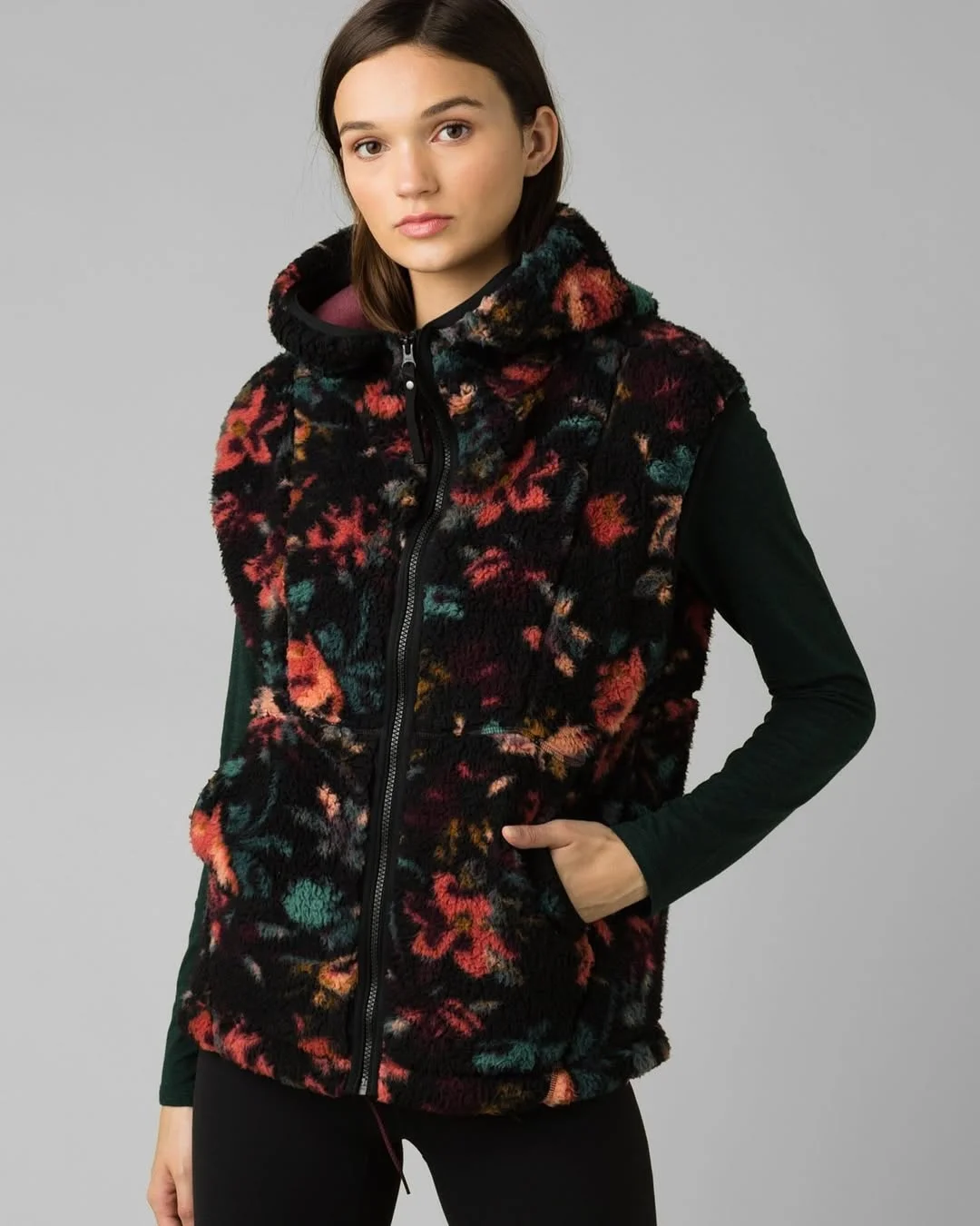 fall vest outfits for women 2026 Printed Fleece Vests Bring Color to Cloudy Autumn Days
