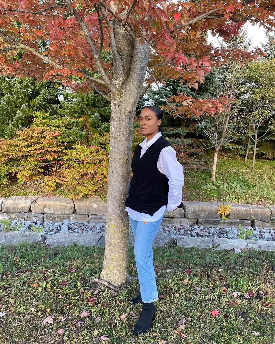 fall vest outfits for women 2026 Classic Black Sweater Vests Never Go Out of Style