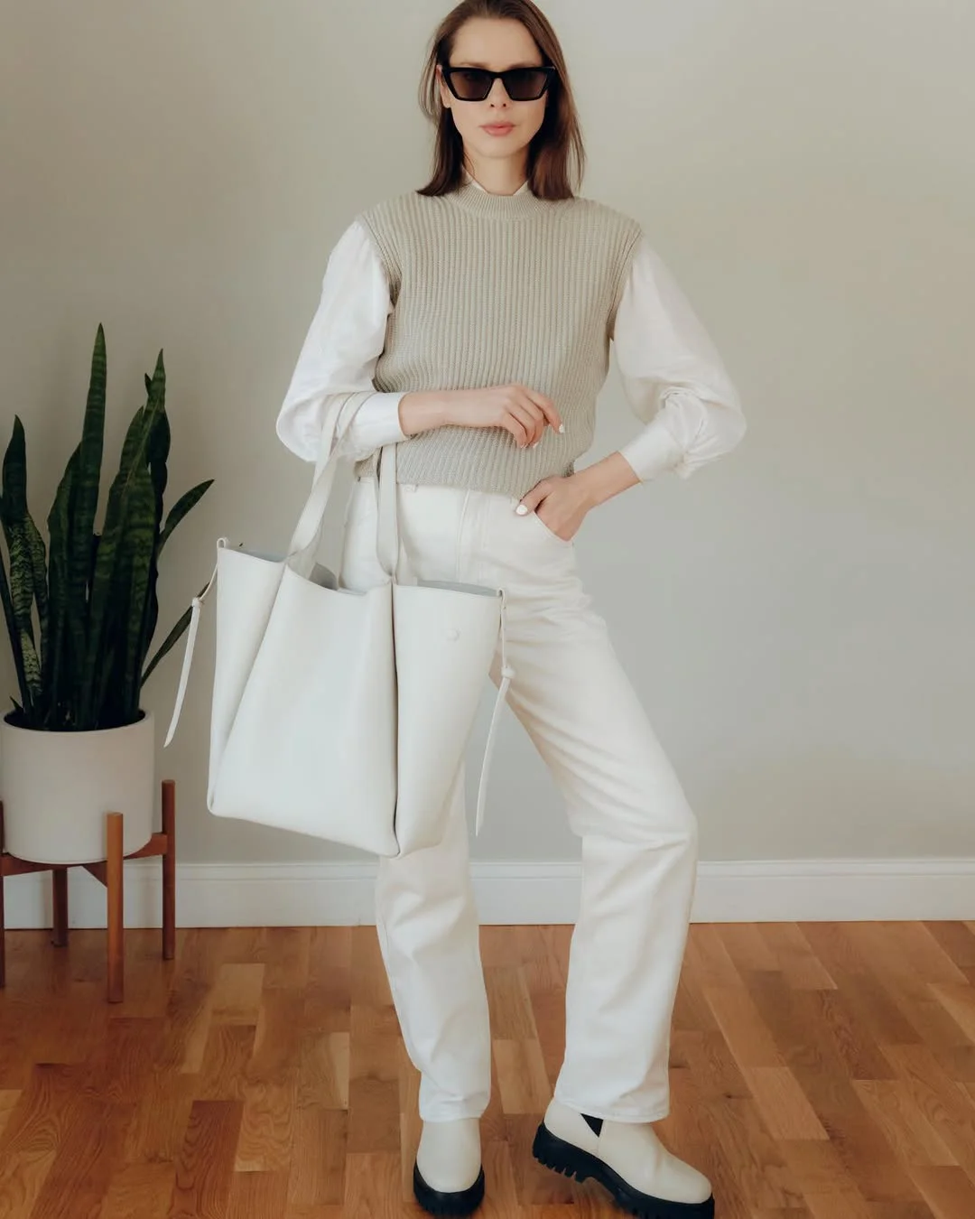 simple fall outfits 2026 Neutral Layers That Create a Bright Autumn Capsule Wardrobe