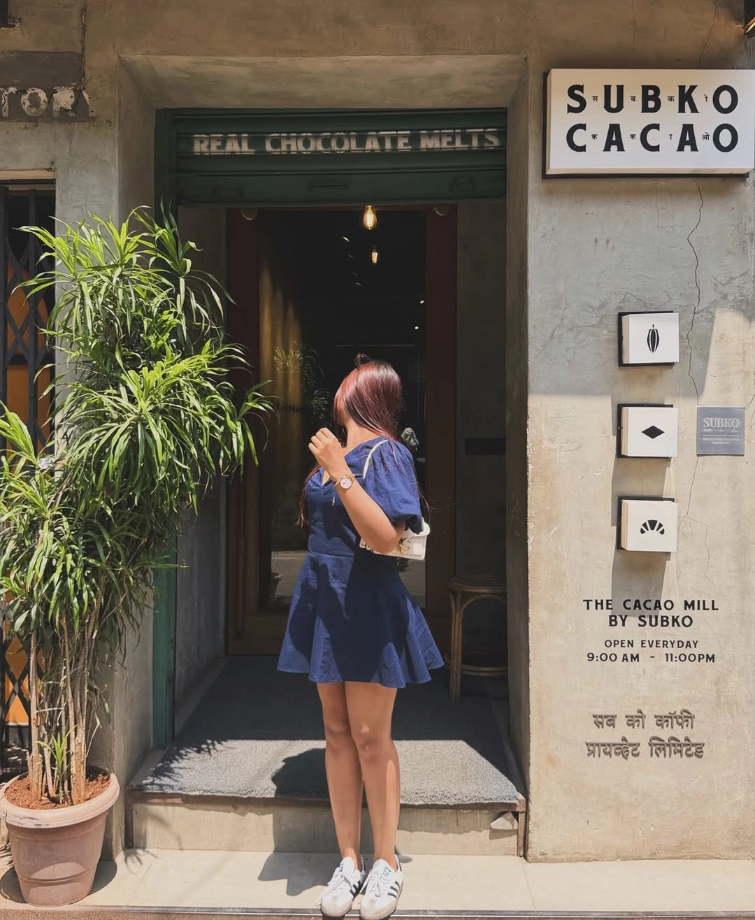 august outfits 2026 Simple Navy Dresses That Work From Morning Coffee To Evening Plans