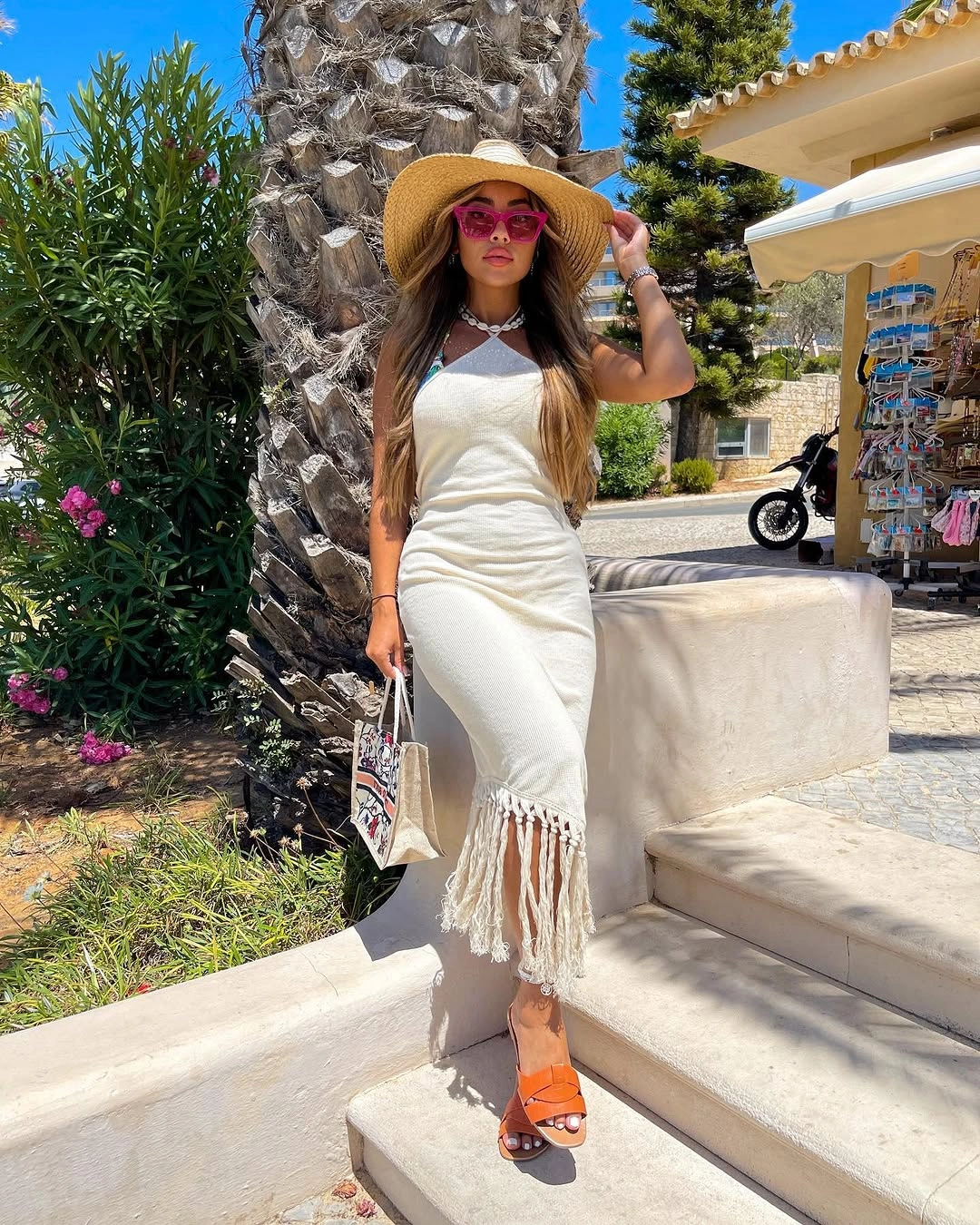 august outfits 2026 Minimal Vacation Elegance With Soft Resort Glamour