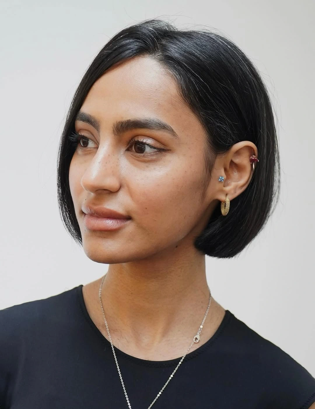 bobbed haircut for women Minimalist Jaw-Length Bob With A Sleek Side Part
