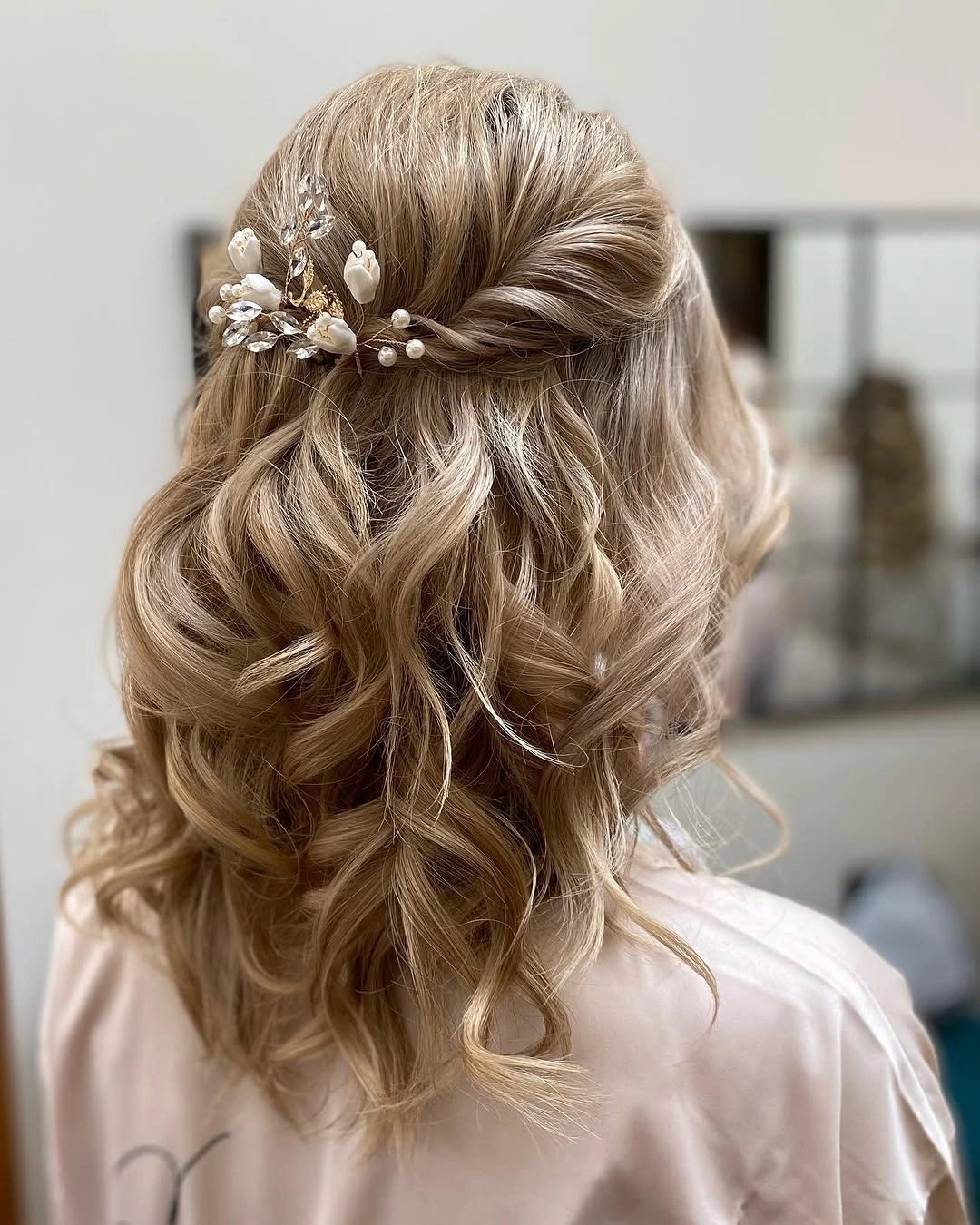 bridesmaid hairstyling Romantic Pearl-Accented Half-Up Blonde Waves