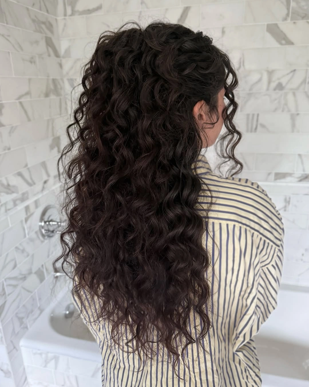 bridesmaid hairstyling Voluminous Curly Half-Up Style Full of Texture