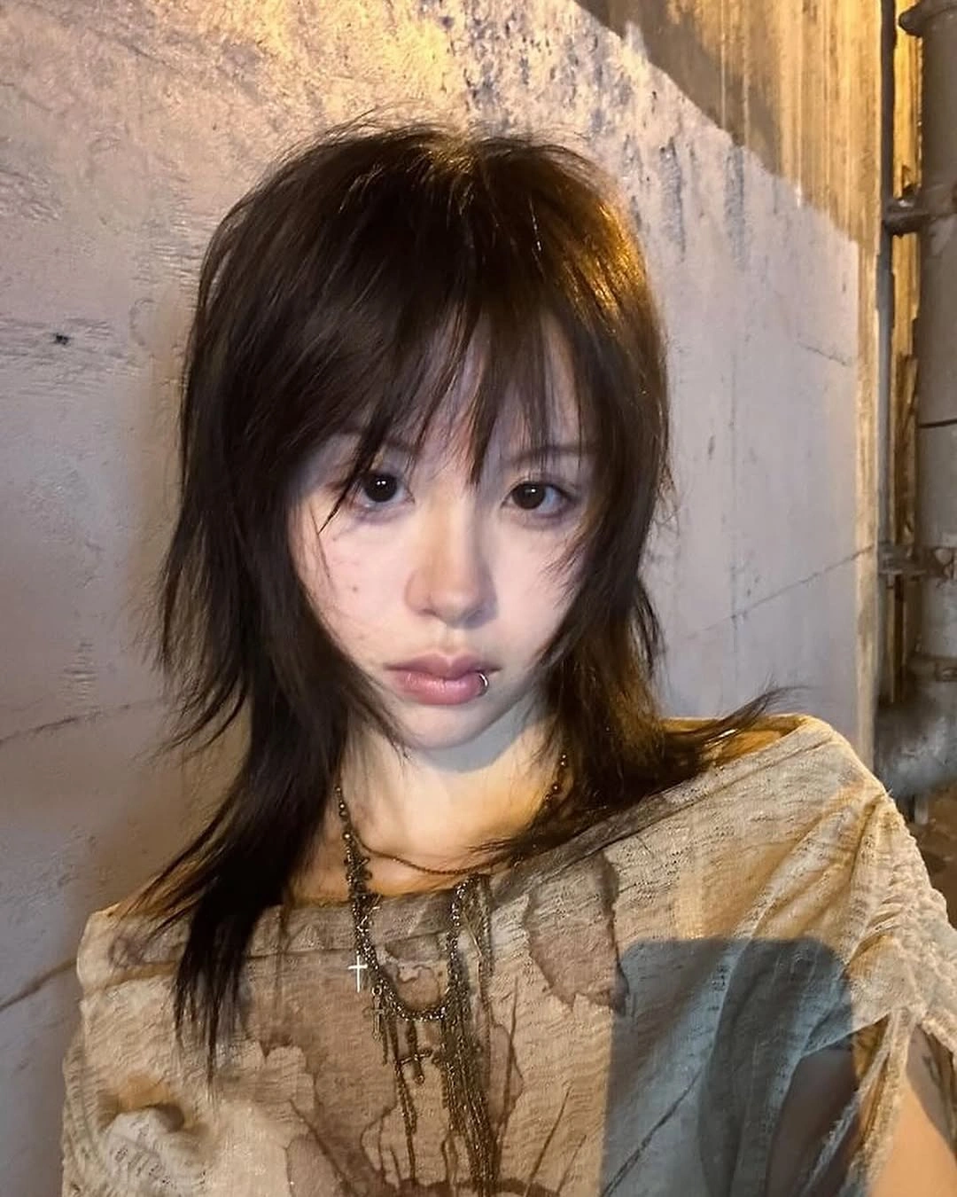 choppy medium layered hair Edgy Midnight Layers With Airy Texture