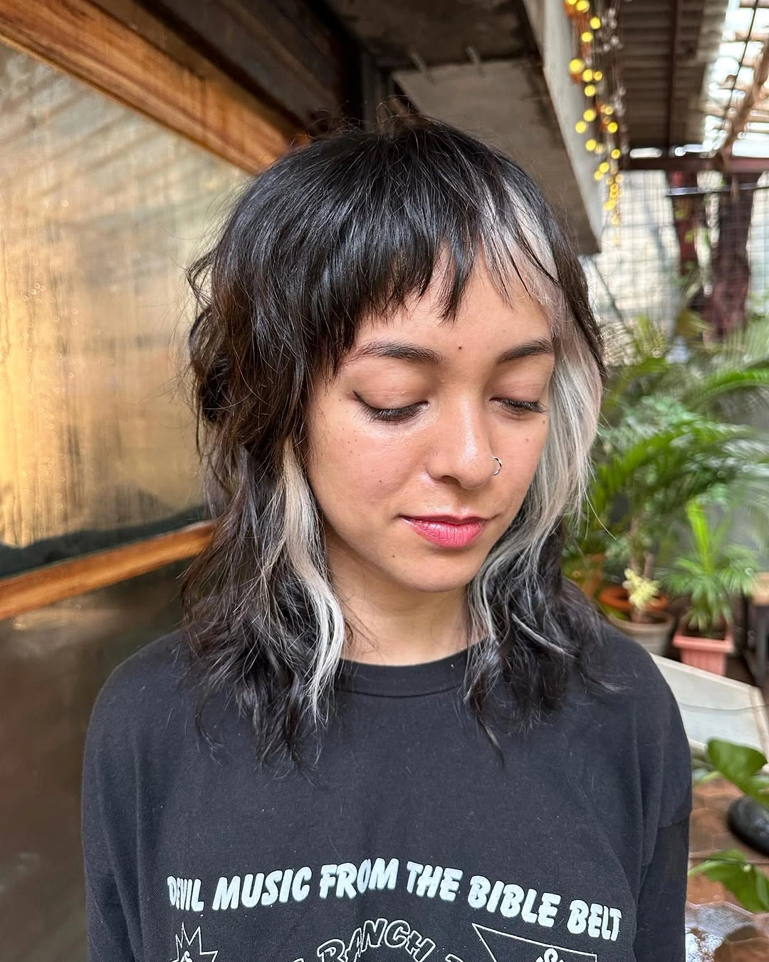 choppy medium layered hair Soft Contrast With Modern Money Pieces