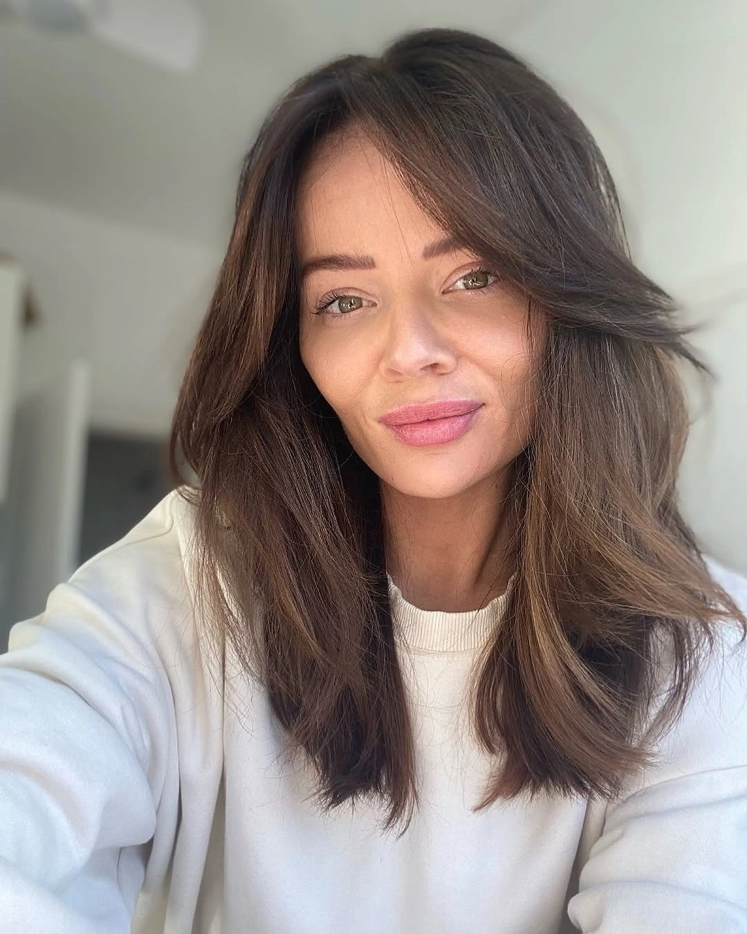 choppy medium layered hair Elegant Layered Blowout With Soft Face Framing