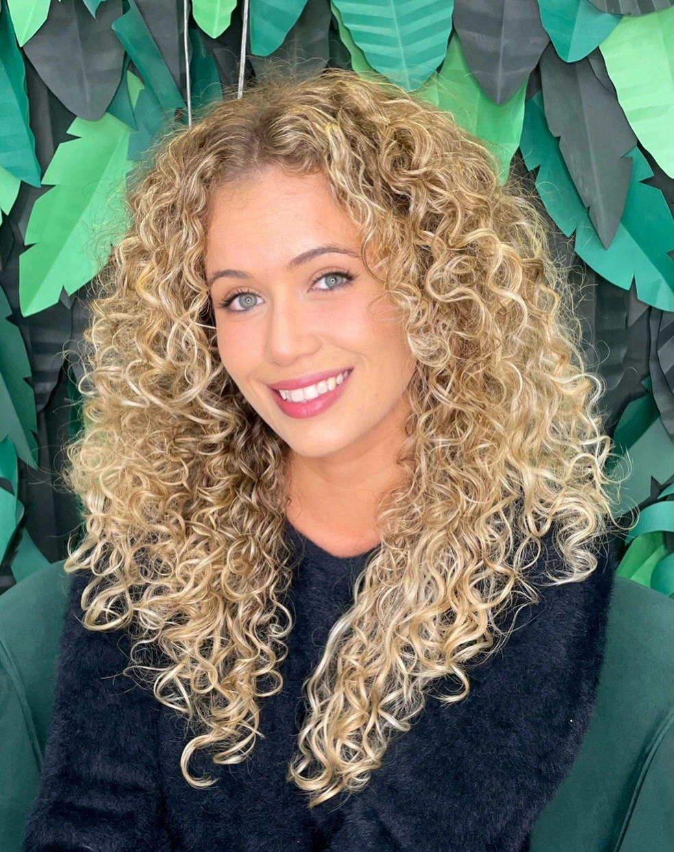 Fall blonde hair colour 2026 Defined Golden Curls Full Of Autumn Dimension