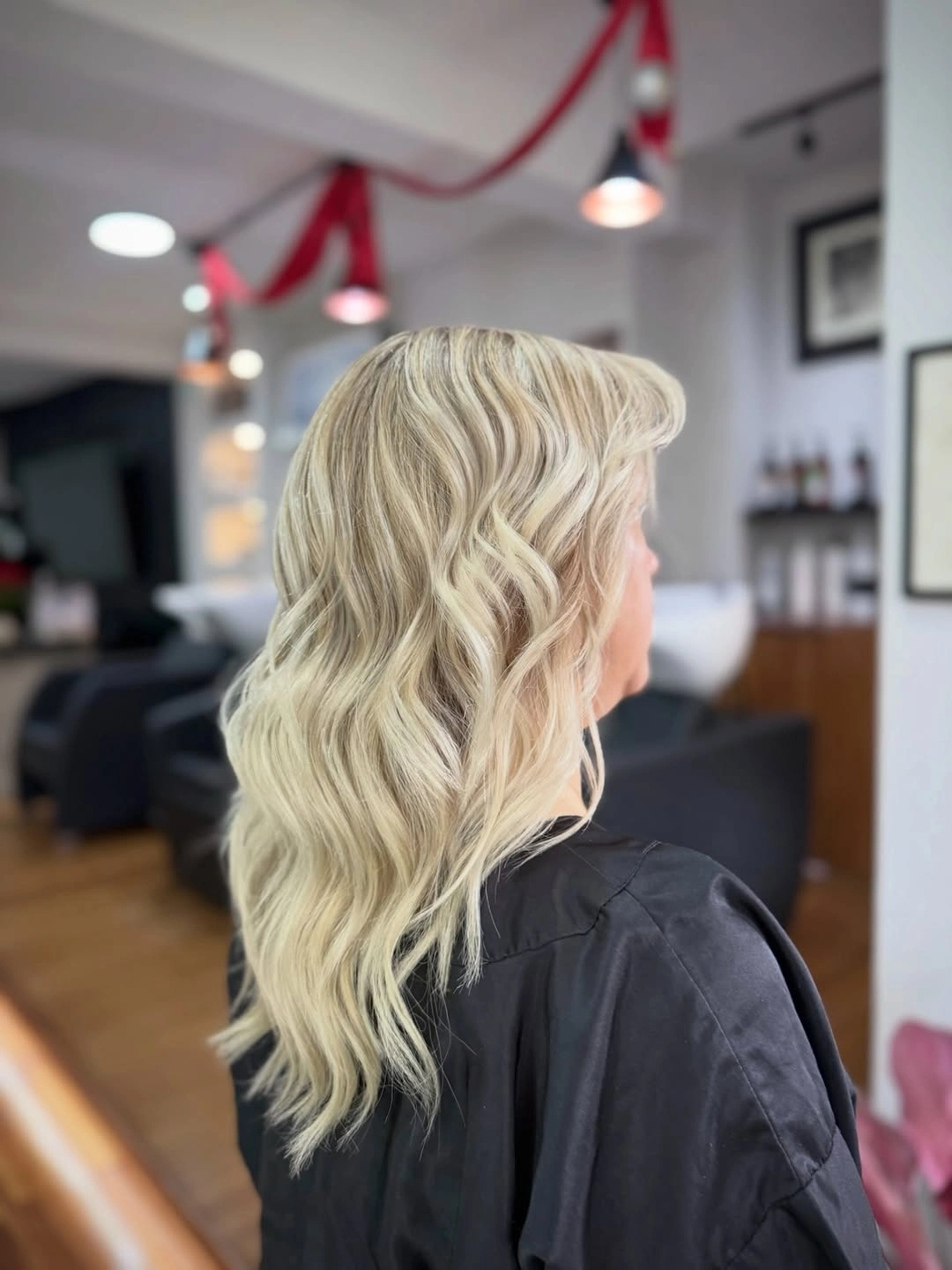 Fall blonde hair colour 2026 Soft Champagne Waves With Effortless Autumn Glow