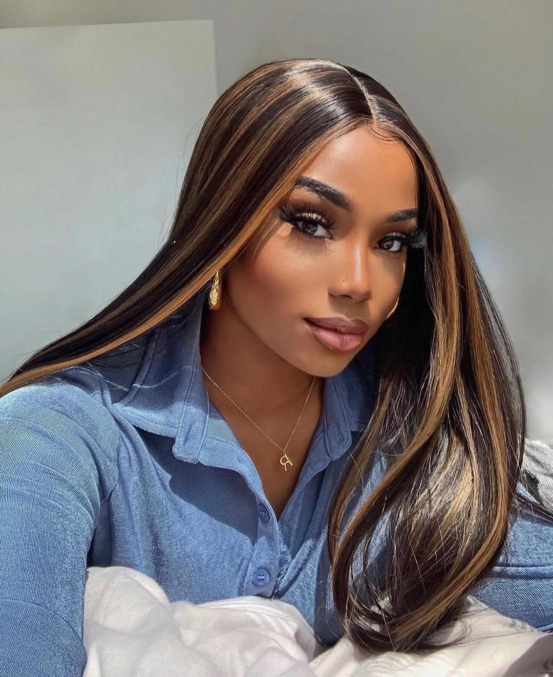 fall hair colors for black women 2026 Espresso Hair with Honey Money Piece Highlights