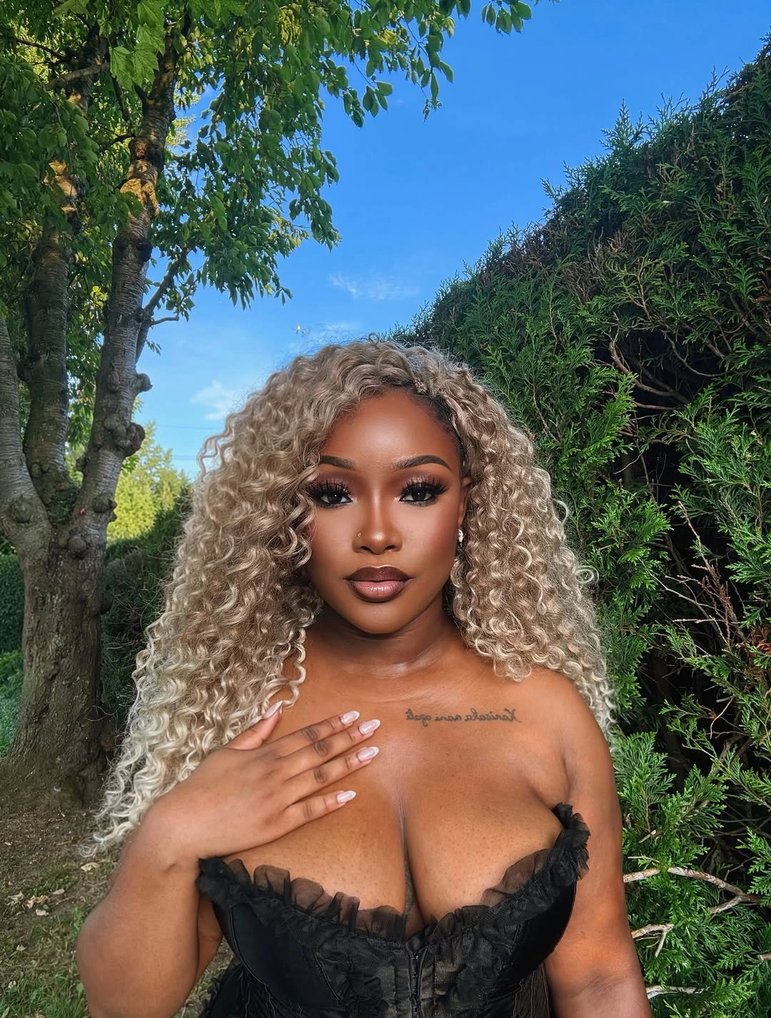 fall hair colors for black women 2026 Champagne Blonde Curls for a Bold Autumn Refresh