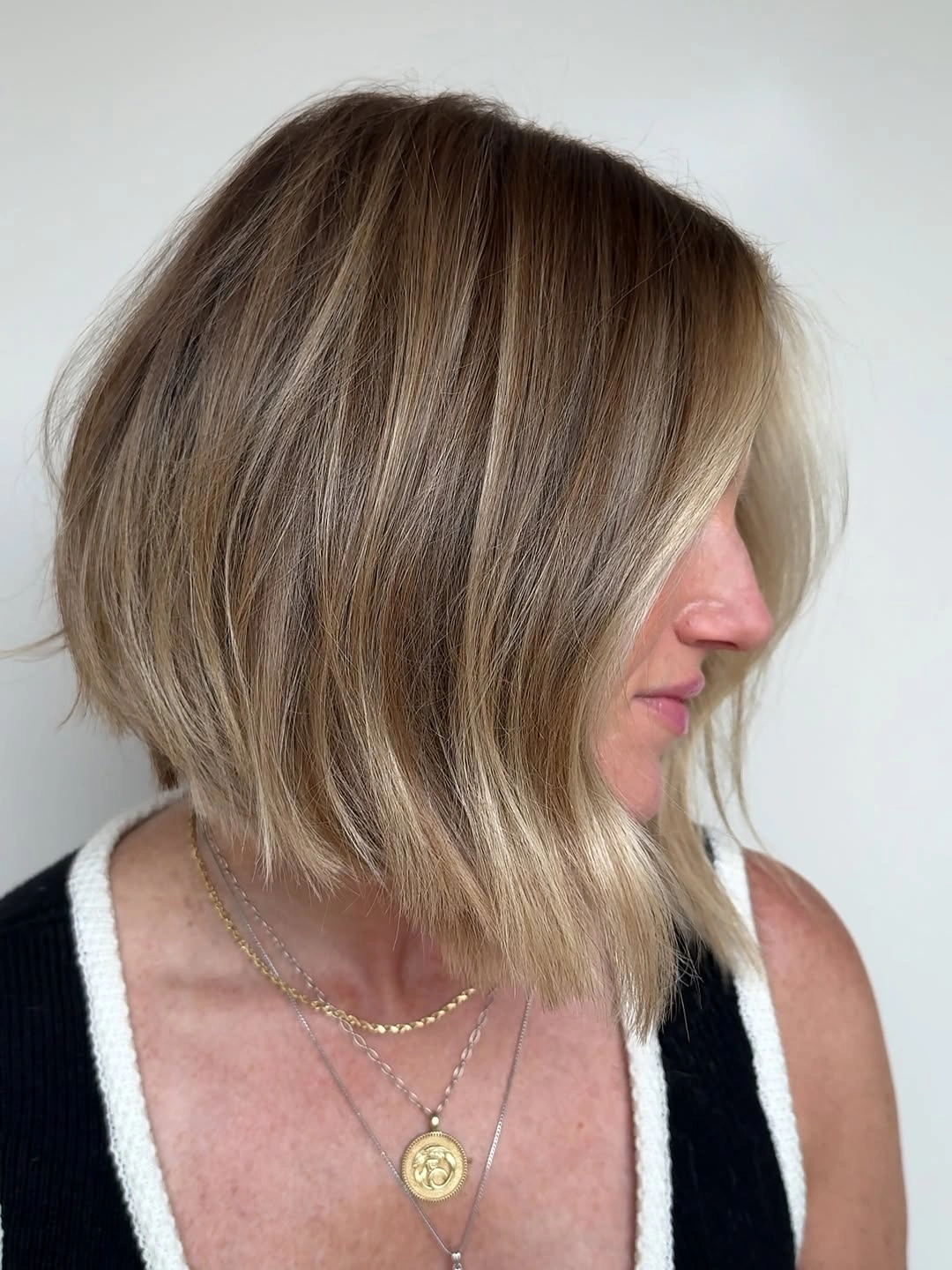 fall haircuts for women 2026 Soft French Bob with Natural Beige Blonde Dimension