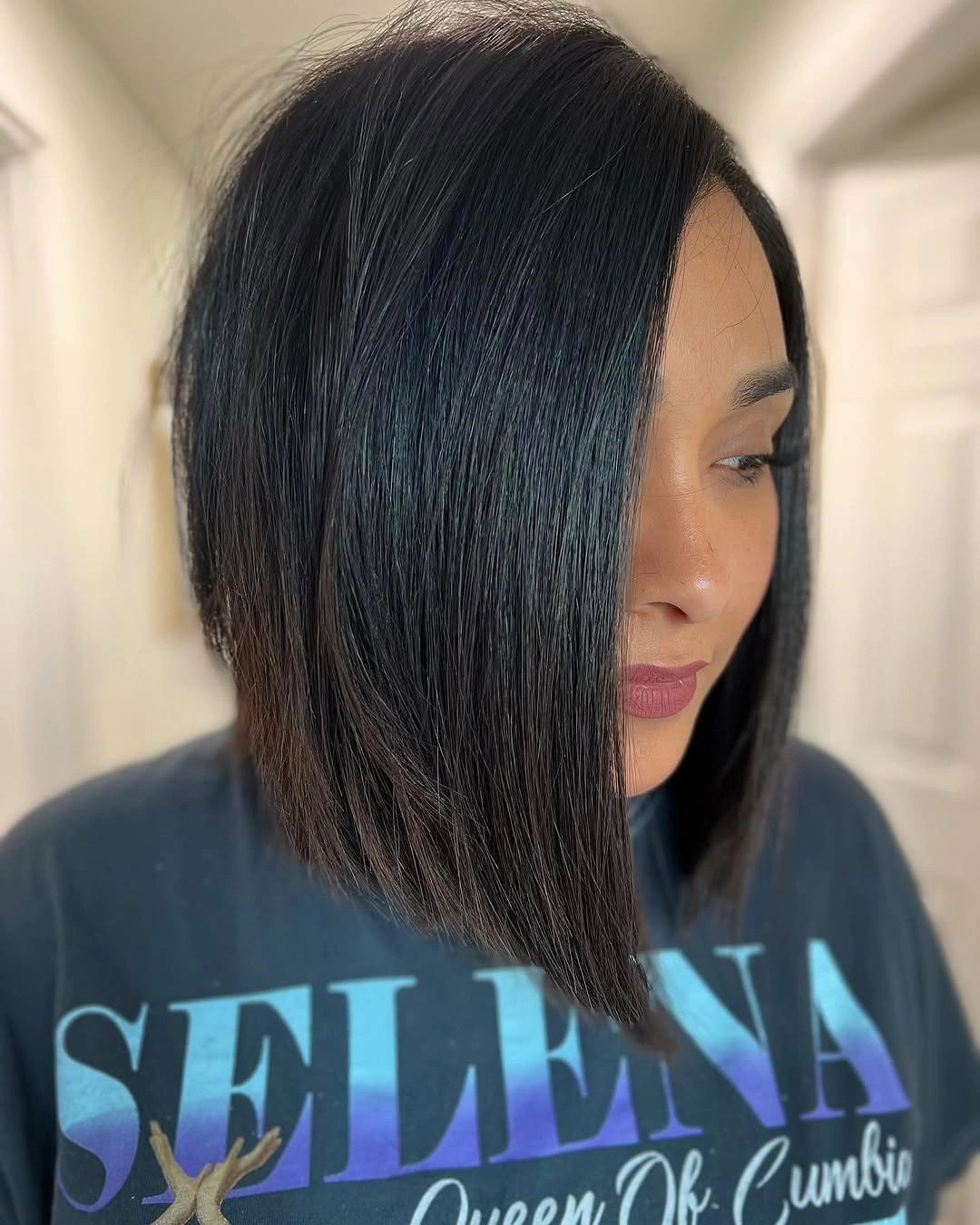 fall haircuts for women 2026 Sharp Precision Bob with a Modern Side Part