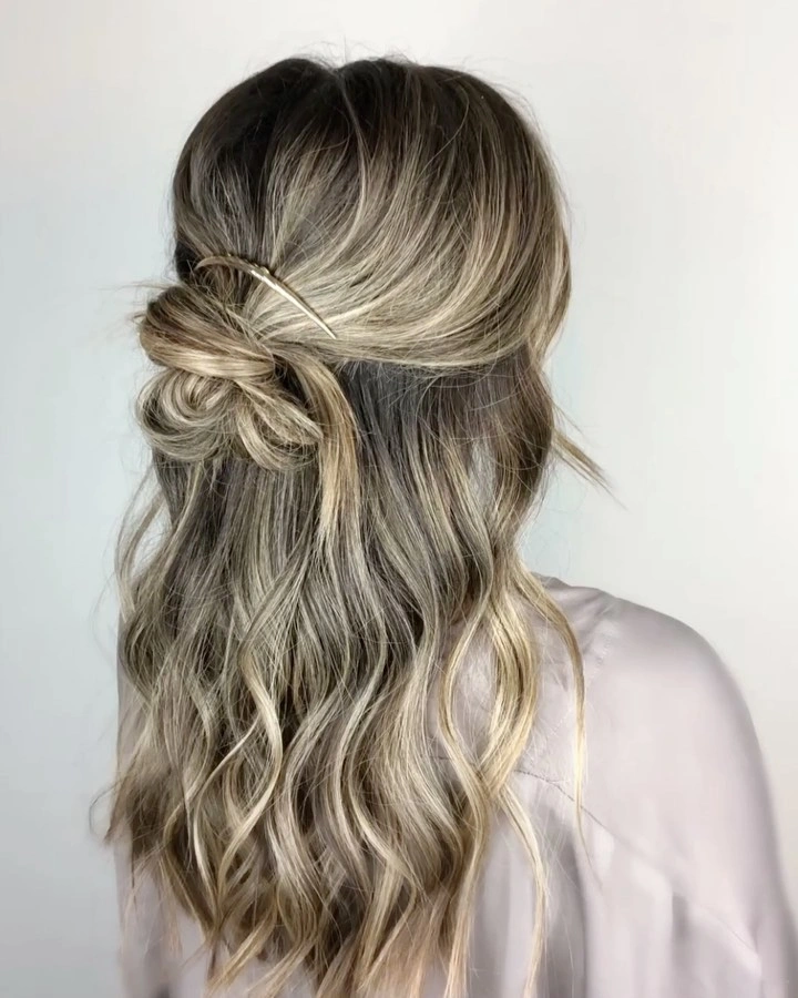 fall hairstyles 2026 Romantic Half Up Twist For Soft Autumn Evenings