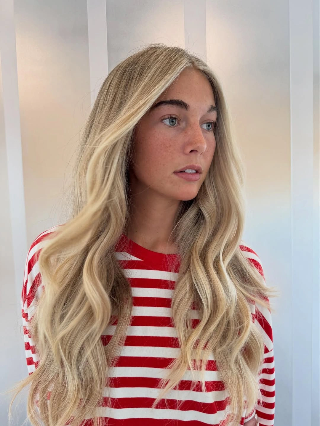 fall hairstyles for long hair 2026 Classic Vanilla Blonde Waves with Seamless Layers