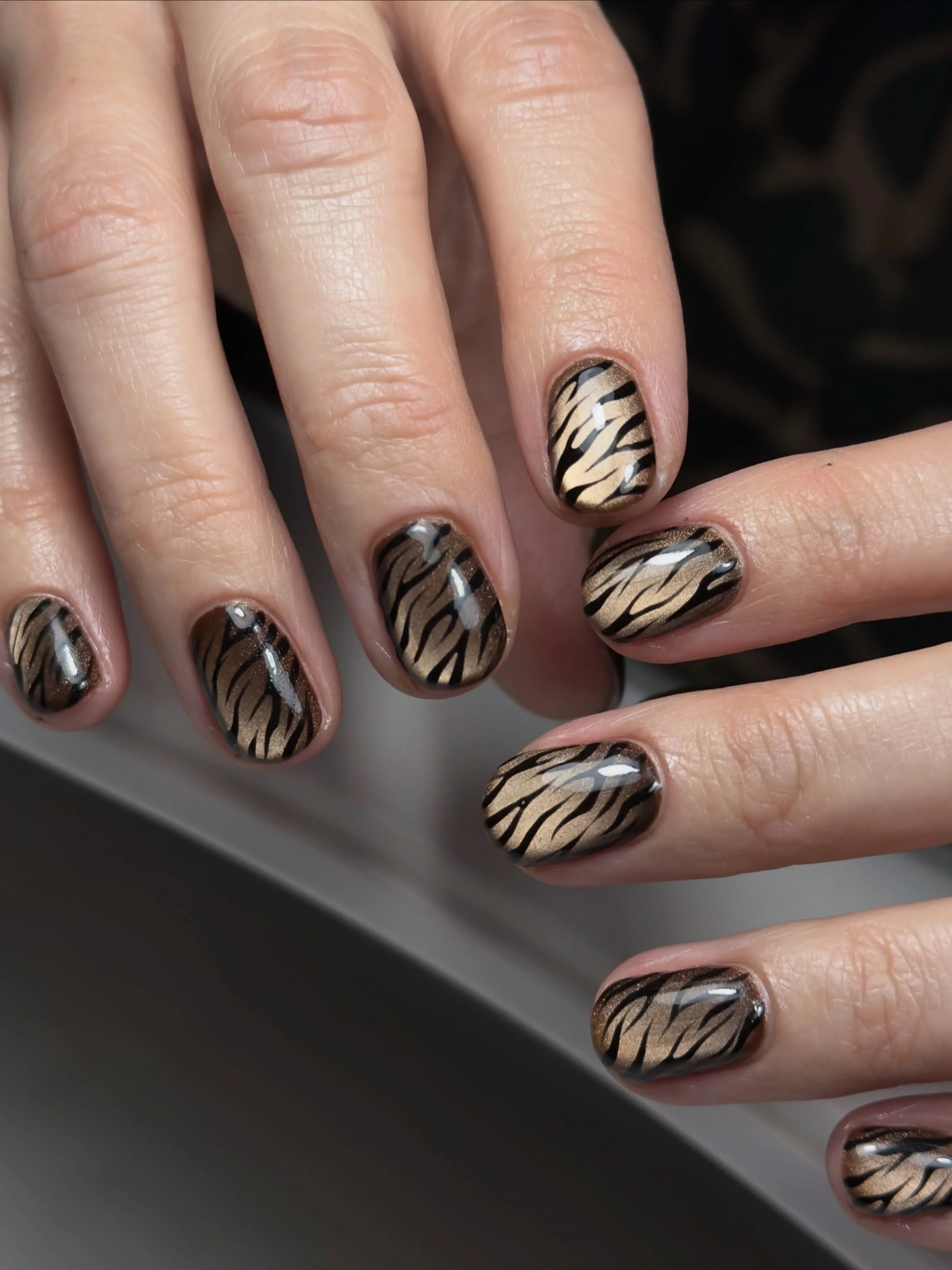 Fall manicure 2026 Tiger Stripe Short Manicure In Brown Tones