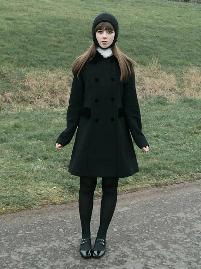 fall outfits with peacoat 2026 Vintage Black Peacoat with Quiet Academic Charm