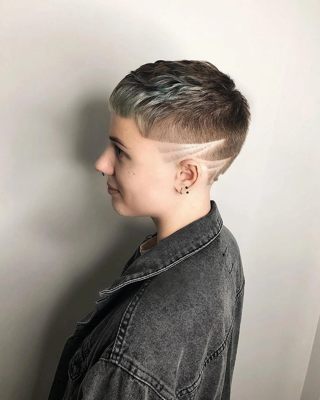 fall pixie haircut ideas 2026 Edgy Undercut Pixie With Graphic Shaved Lines