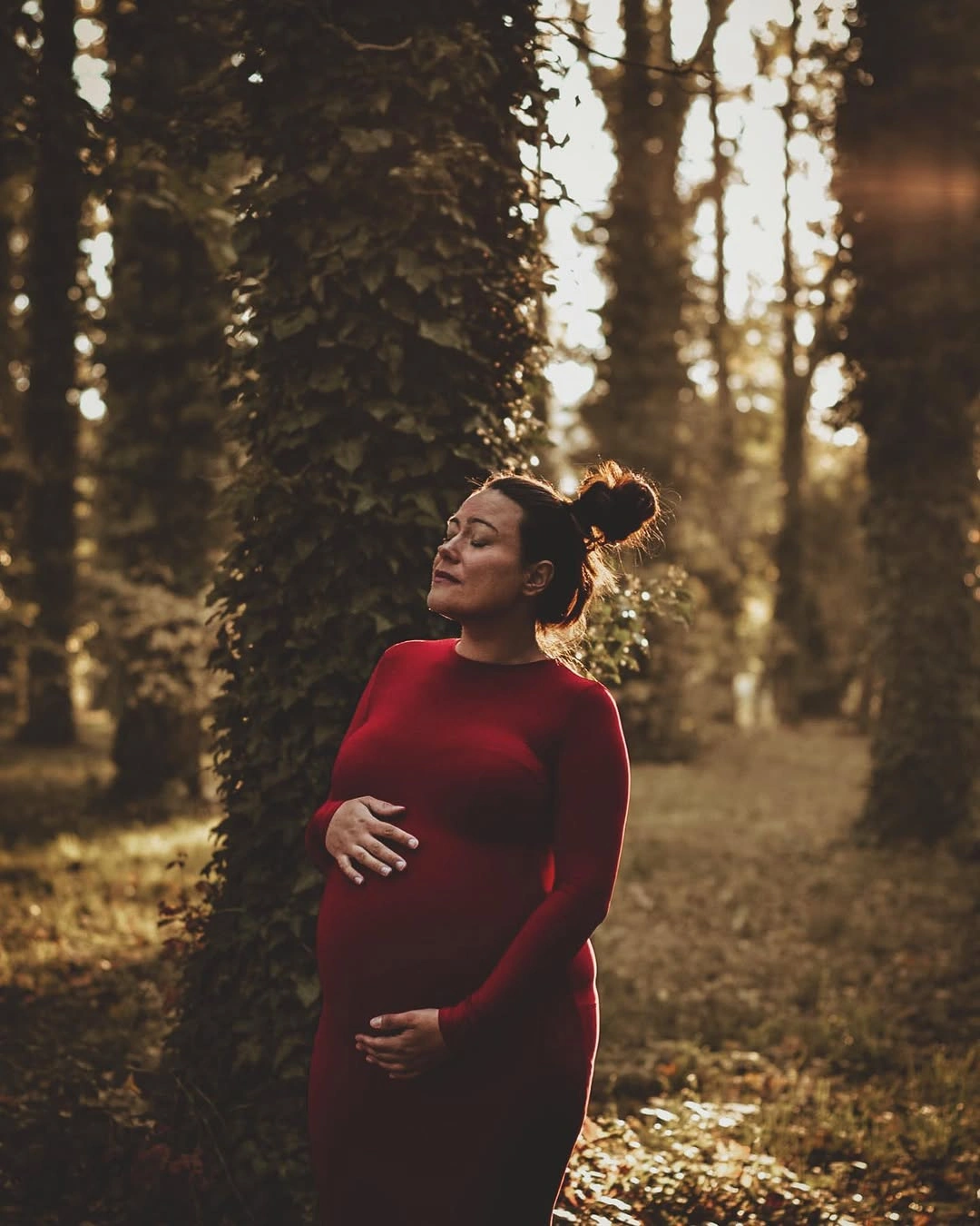 fall pregnancy outfits 2026 A Timeless Burgundy Dress for an Autumn Maternity Photoshoot