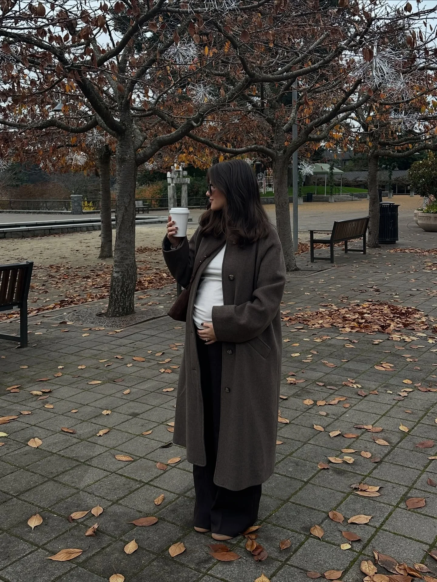 fall pregnancy outfits 2026 Minimal Layers That Make Everyday Coffee Runs Look Chic