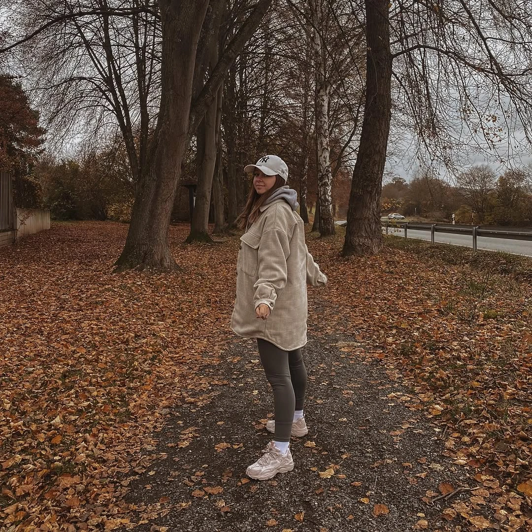 fall pregnancy outfits 2026 Relaxed Outdoor Layers for Cozy Autumn Walks