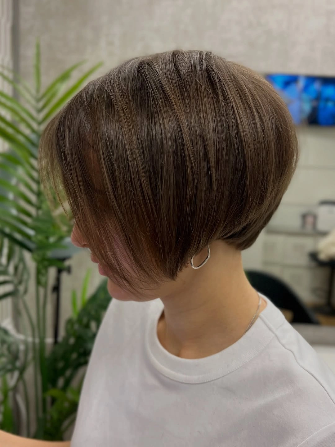 fall short haircuts 2026 Precision Stacked Bob With Silky Espresso Shine