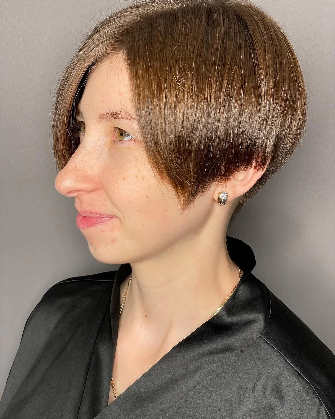 fall short haircuts 2026 Sharp Sculpted Pixie Bob With Elegant Side Sweep