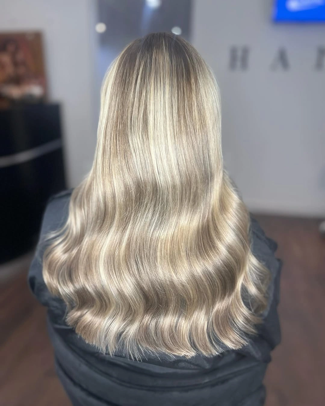 Hair Lowlights: Color Ideas and Inspiration Champagne Blonde With Soft Ash Lowlights