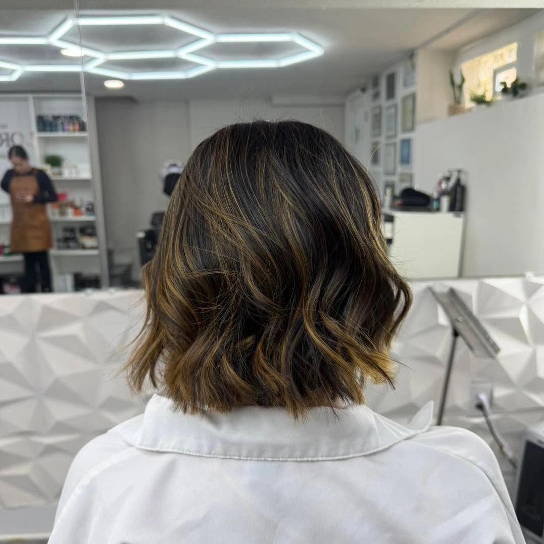 Hair Lowlights: Color Ideas and Inspiration Textured Wavy Bob With Espresso And Caramel Lowlights