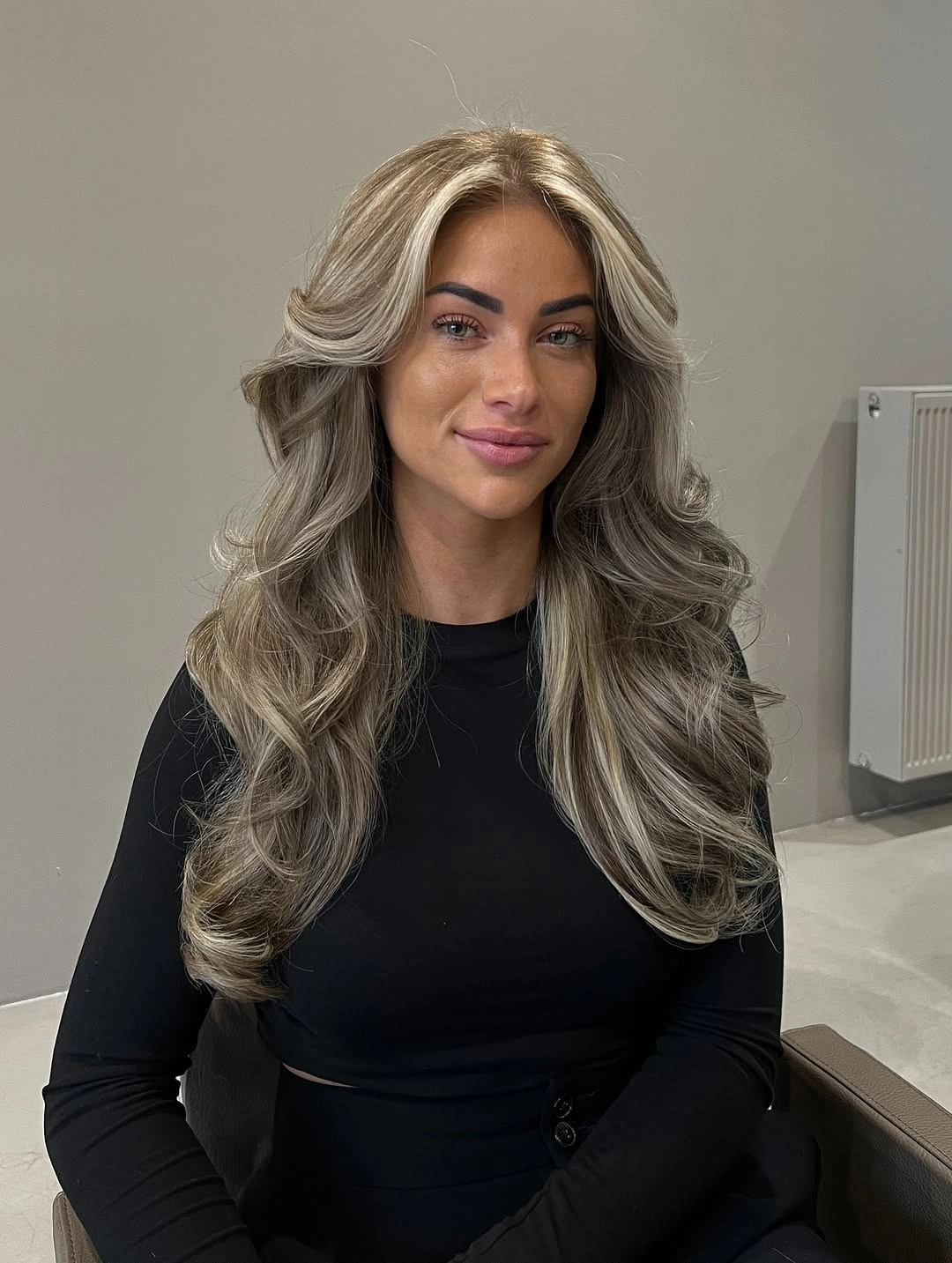 Hair Lowlights: Color Ideas and Inspiration Cool Beige Blonde With Luxurious Shadow Root