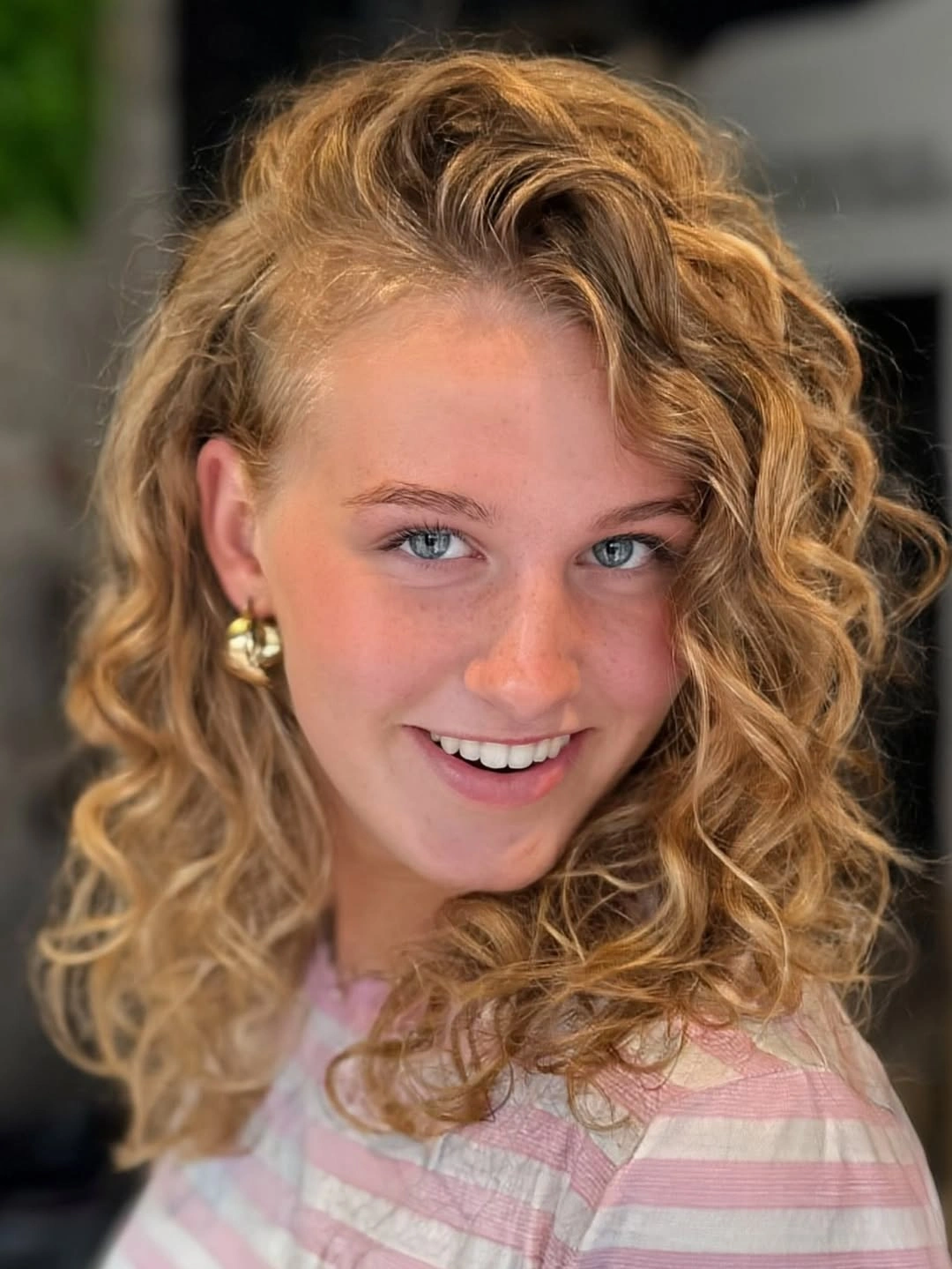 heatless curls hairstyle Side Swept Vintage Waves With Modern Confidence