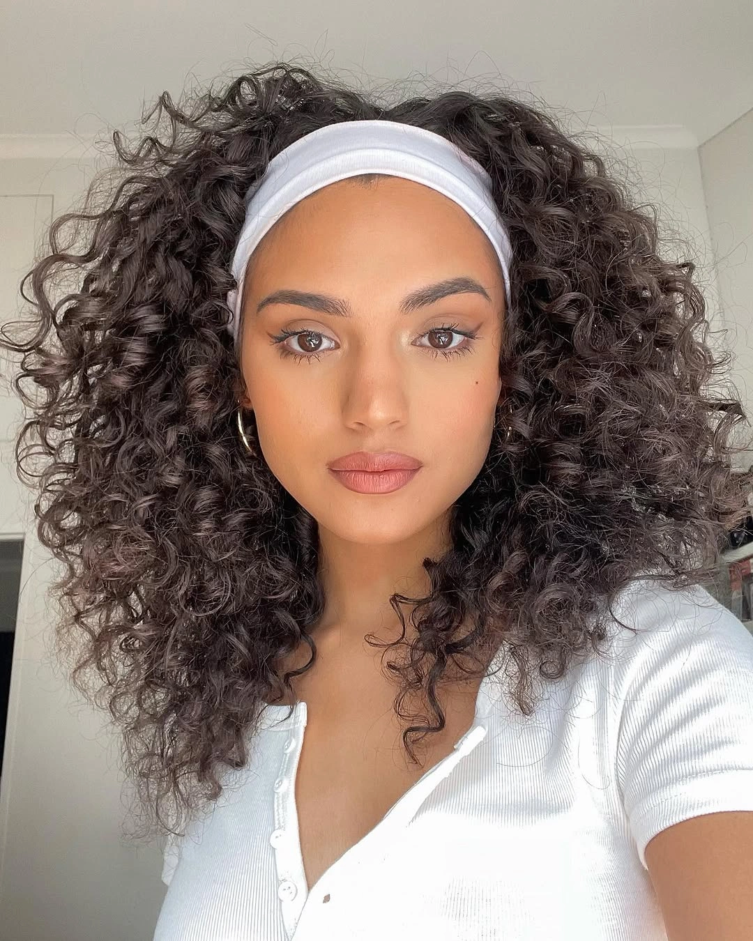 heatless curls hairstyle Voluminous Defined Curls With Classic Headband Style