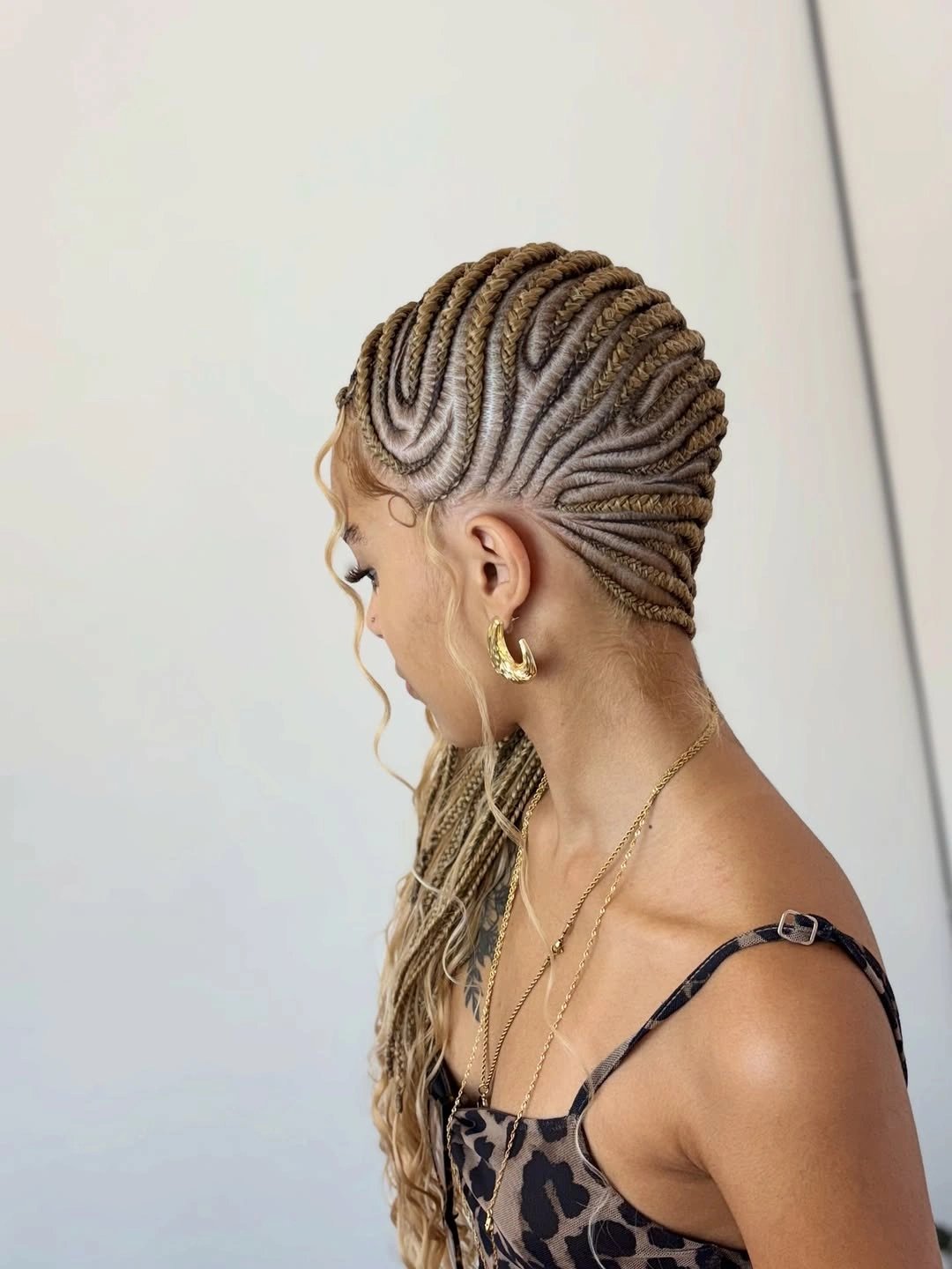 lemonade braid hairstyle Ash Blonde Lemonade Braids with Sculpted Wave Parting
