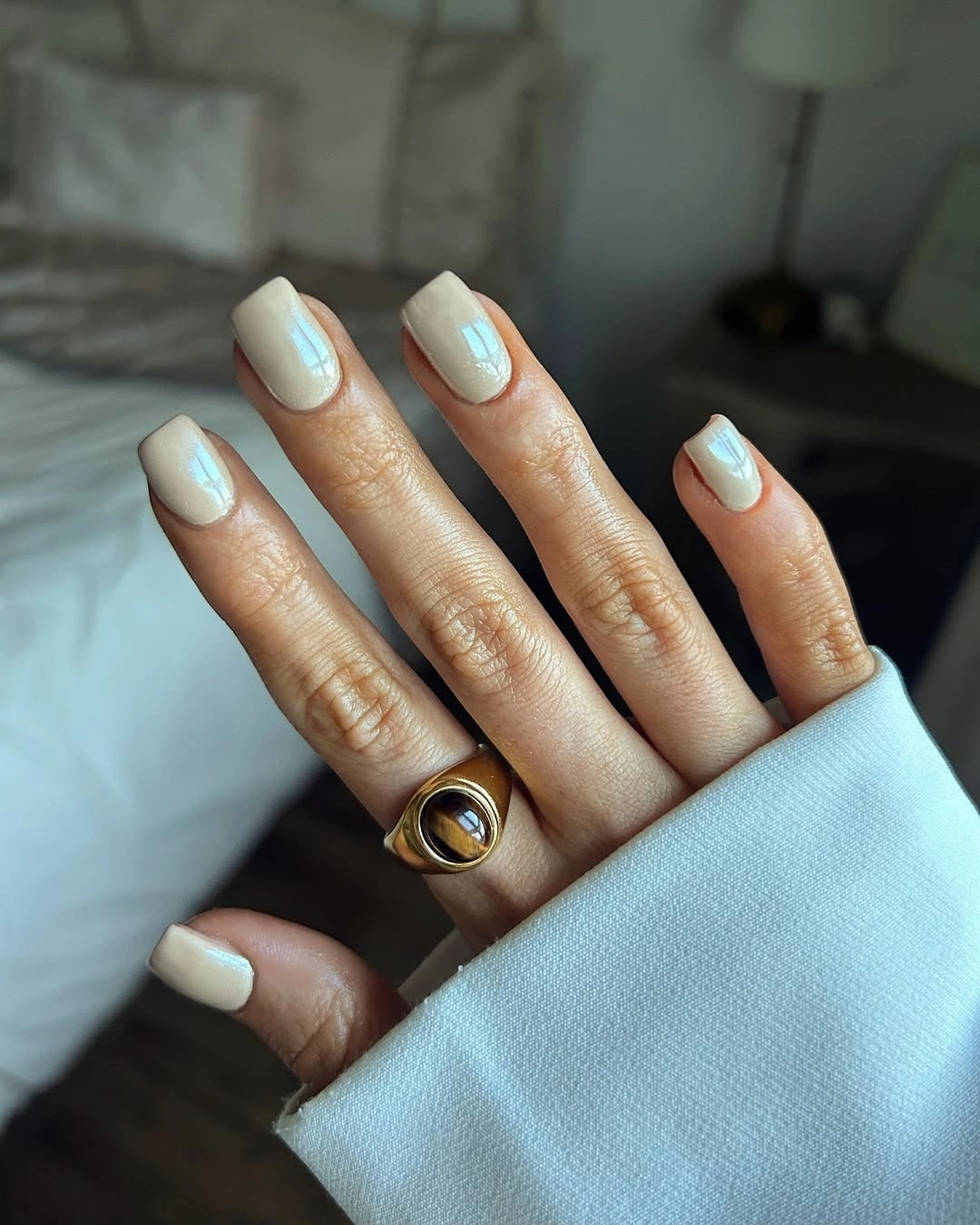 September nail art ideas 2026 Pearl White Short Nails With Tiny Gold Detail