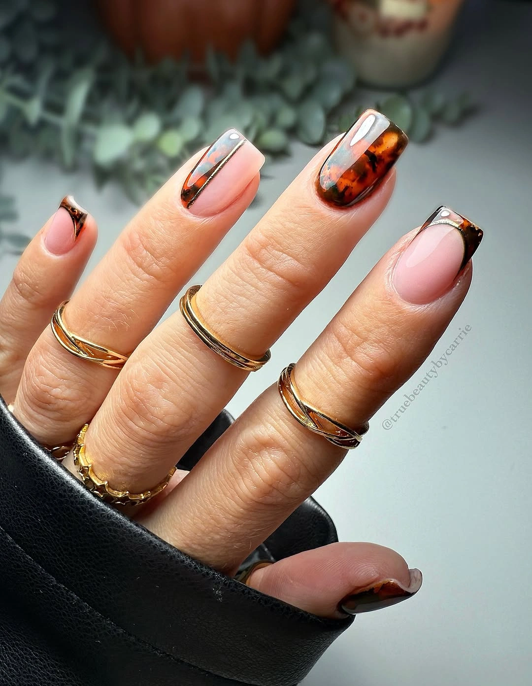 September nails color 2026 Tortoise-Shell Square French With Fine Gold Lines