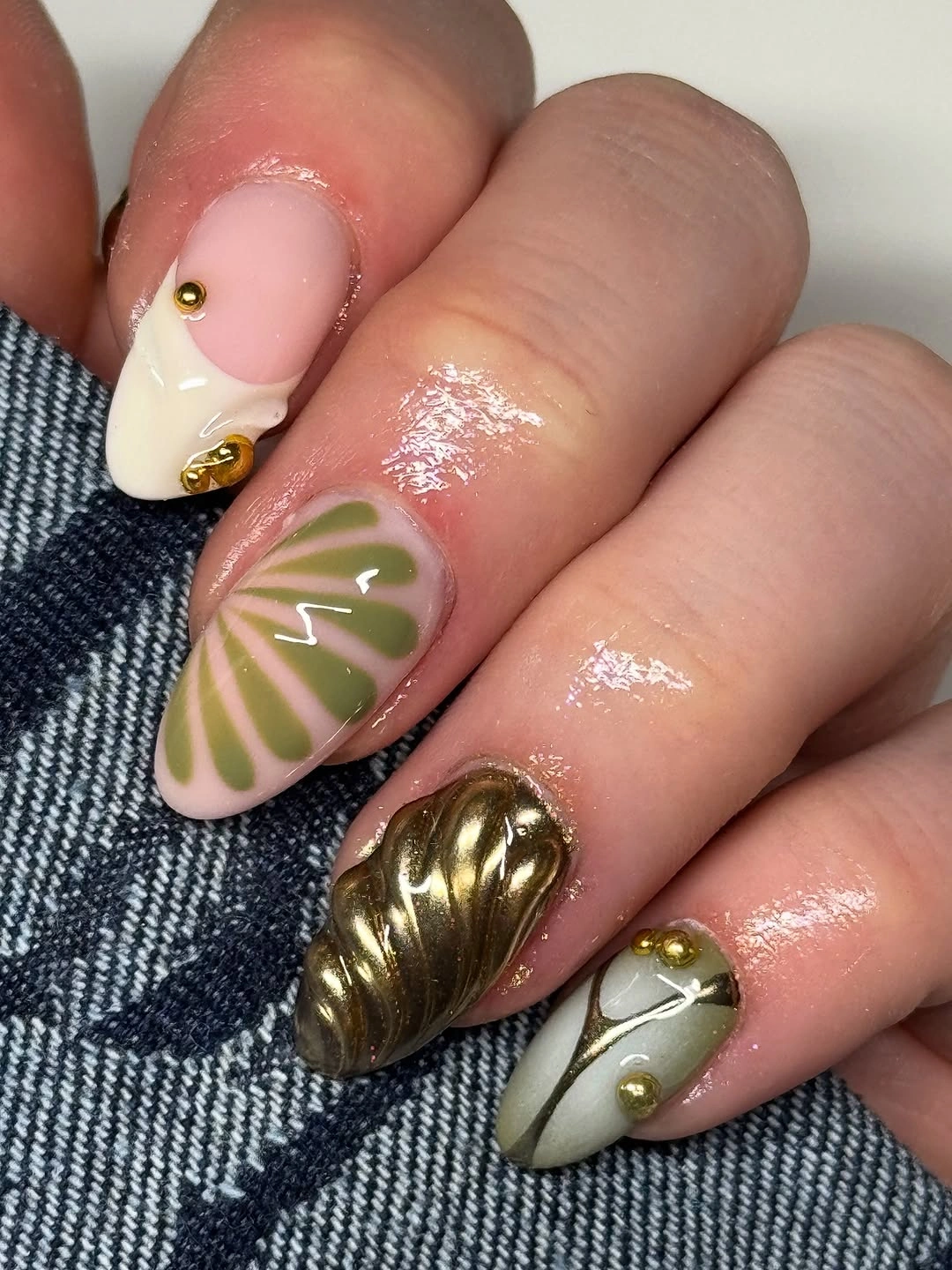 September nails color 2026 Sage Fan Art With Sculptural Gold Shell Detail