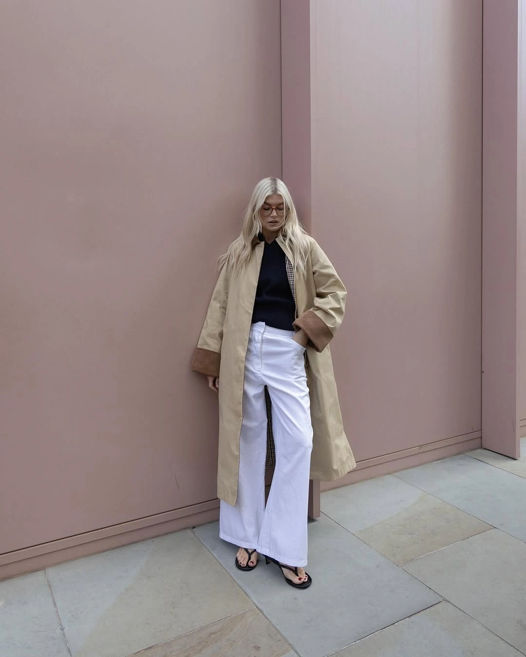 September outfits ideas 2026 Light Coat With White Trousers And Black Base